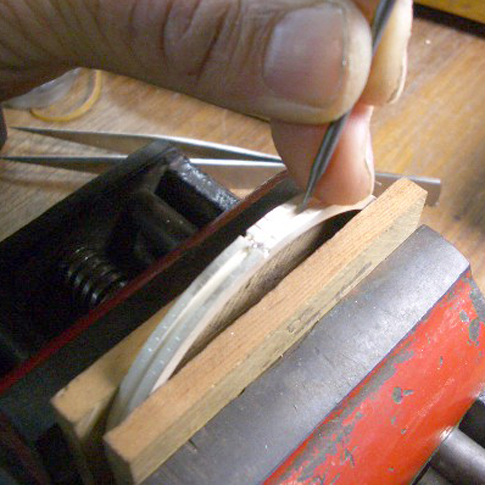 バングルの石留め